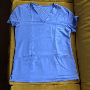 Casma scrub top. Figs.